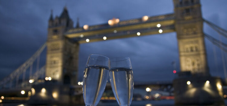 Bateaux London: Reignite The Passion With A Dinner Cruise